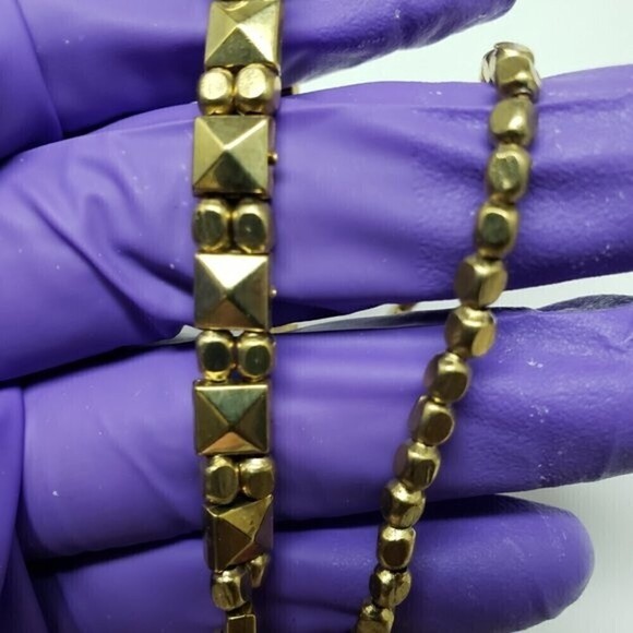 Women's Stylish Set of 5 Gold-tone Layered of Colorful Beaded Stretch Bracelets - Picture 9 of 9